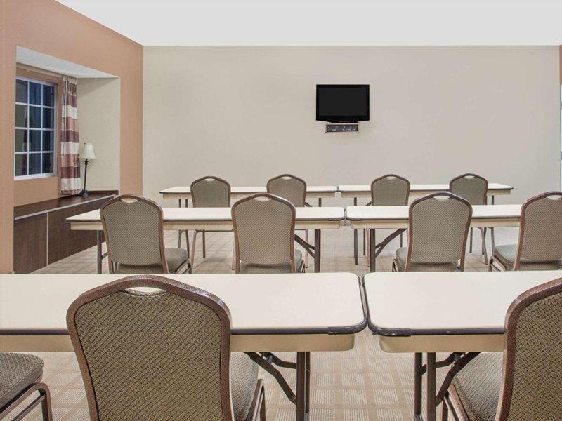 Microtel Inn & Suites By Wyndham Manchester - Newly Renovated Екстериор снимка