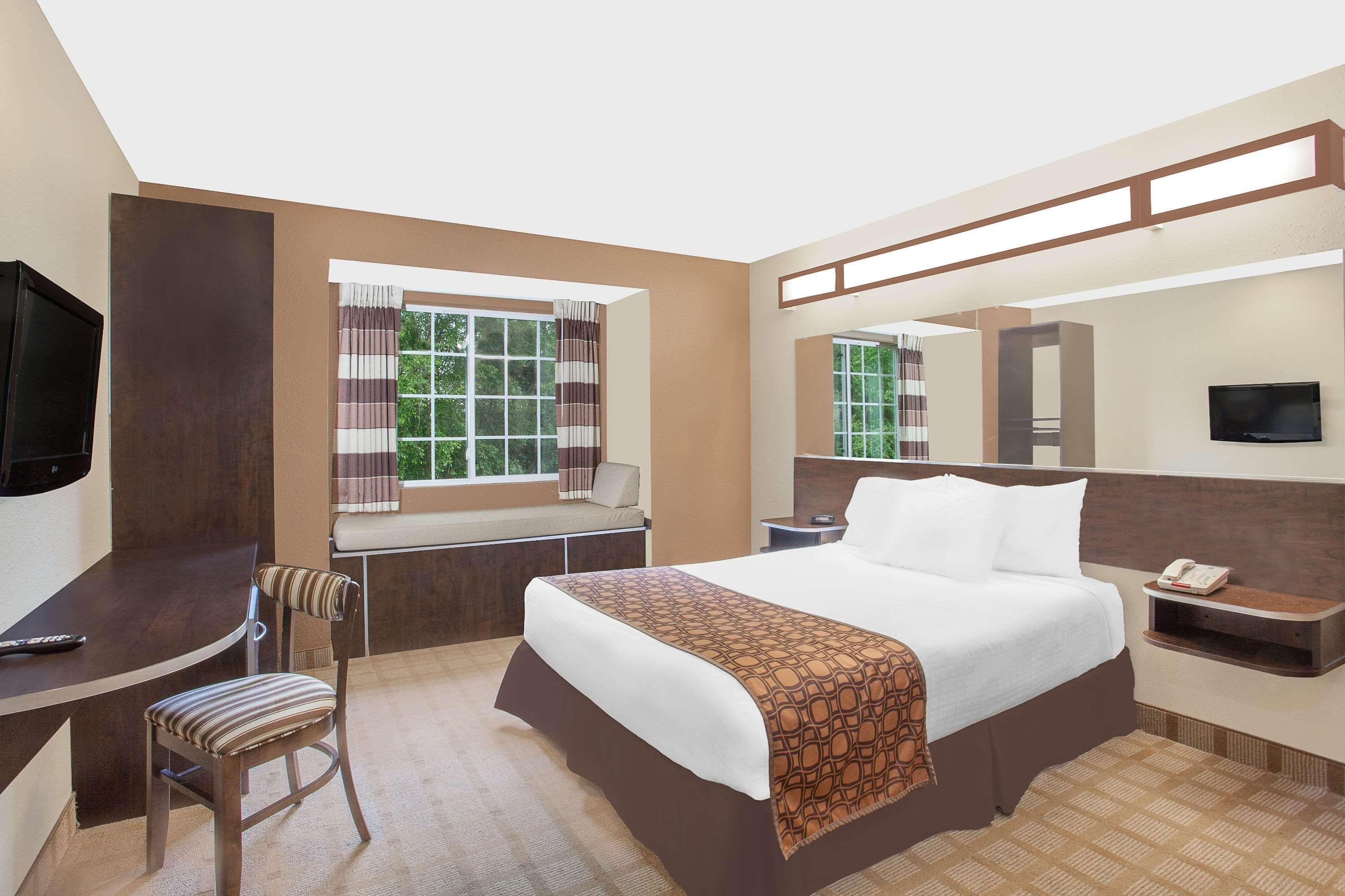 Microtel Inn & Suites By Wyndham Manchester - Newly Renovated Екстериор снимка