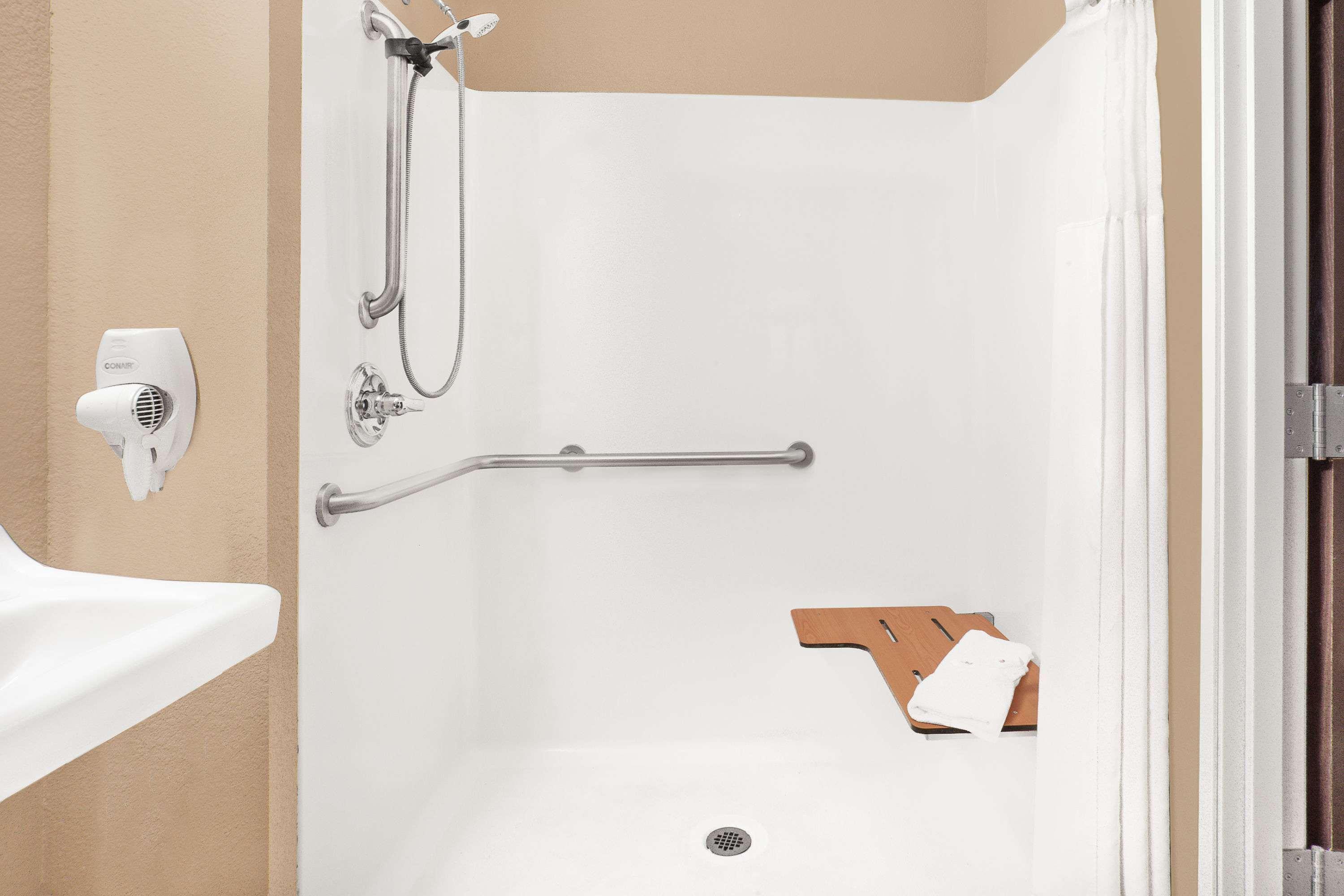 Microtel Inn & Suites By Wyndham Manchester - Newly Renovated Екстериор снимка