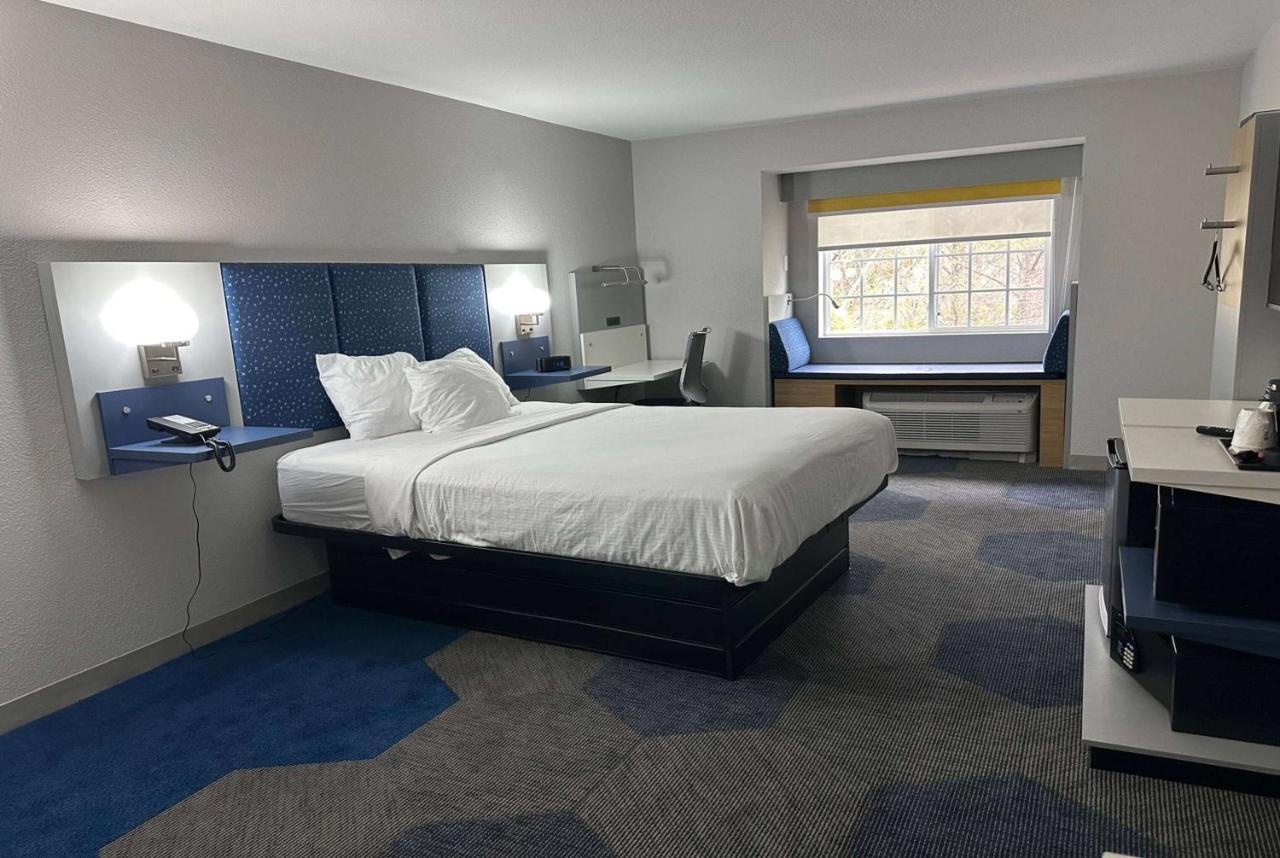 Microtel Inn & Suites By Wyndham Manchester - Newly Renovated Екстериор снимка
