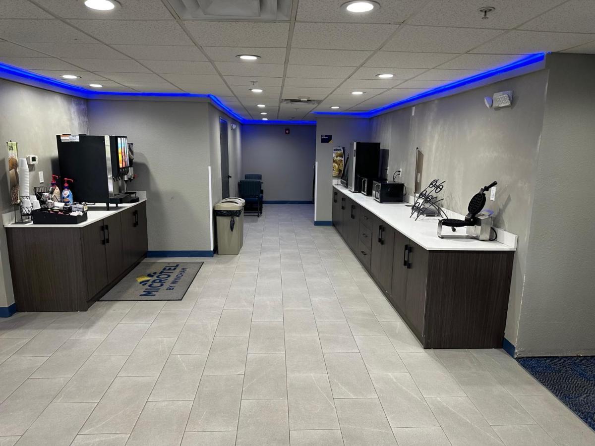 Microtel Inn & Suites By Wyndham Manchester - Newly Renovated Екстериор снимка