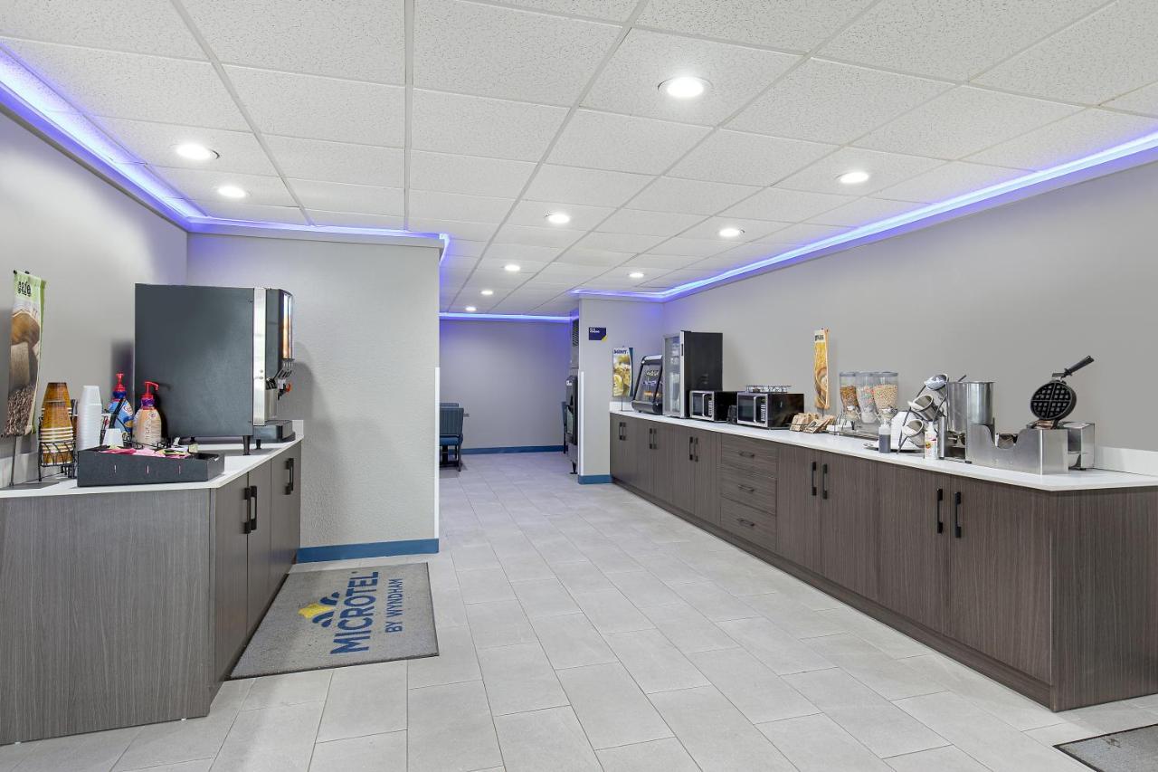 Microtel Inn & Suites By Wyndham Manchester - Newly Renovated Екстериор снимка
