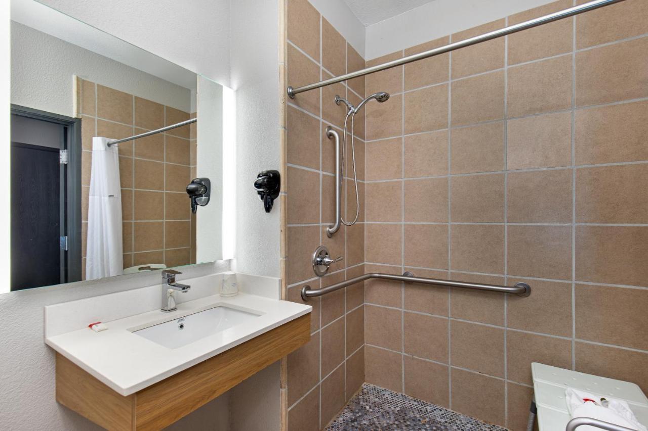 Microtel Inn & Suites By Wyndham Manchester - Newly Renovated Екстериор снимка